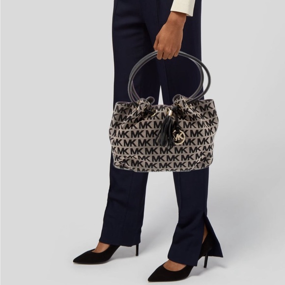 221. NWOT-Michael Kors Awesome Bag - Picture 1 of 11